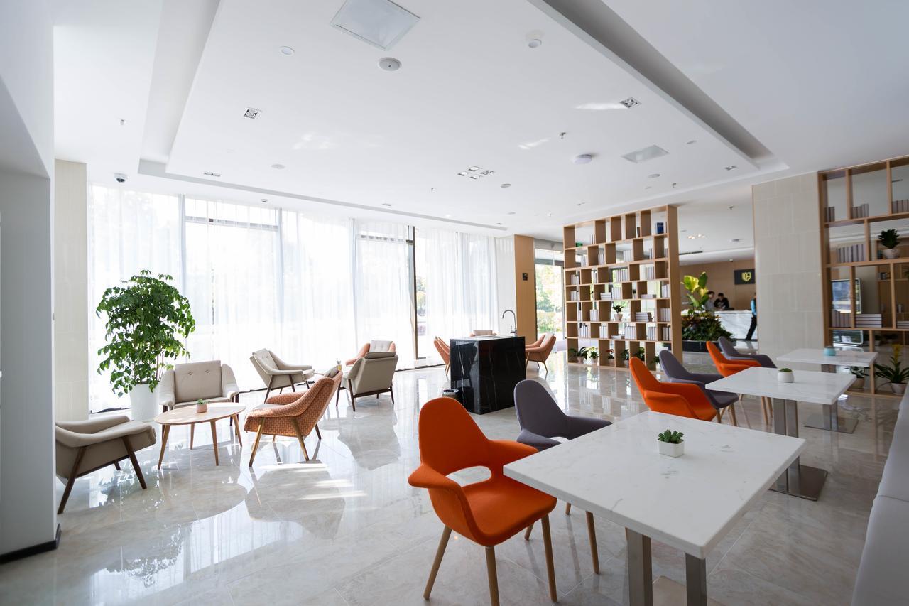 Hotel Berkesy Pujiang 4*